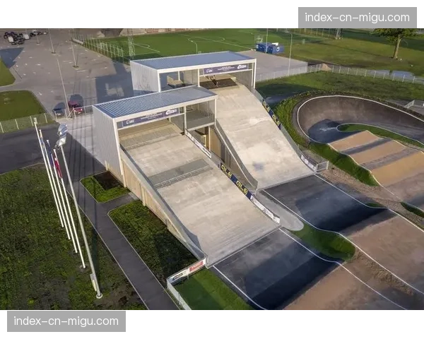 BMX泥地竞速越野赛:大雨导致赛道泥泞,完赛率不足六成 BMX泥地竞速越野赛:大雨导致赛道泥泞,完赛率不足六成