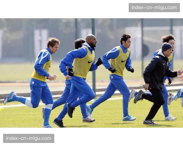 德甲俱乐部联合开展反歧视主题活动，球员佩戴特制袖标出场